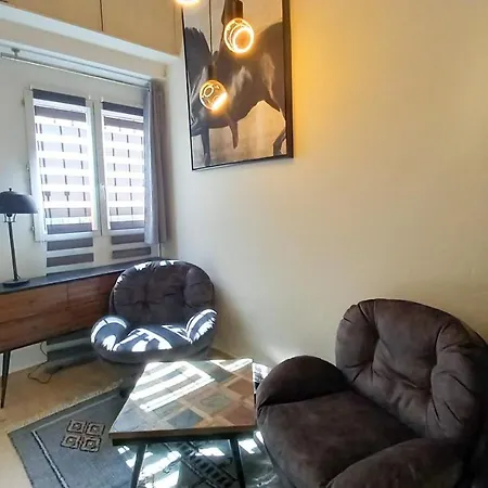 Hotel Avec Mezzanine *